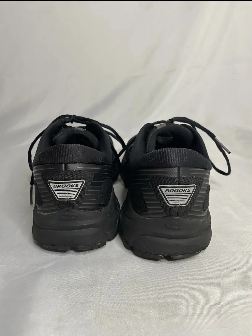 BROOKS Addiction 14 Black Athletic Running Walking Shoes Men's Size 9/42.5